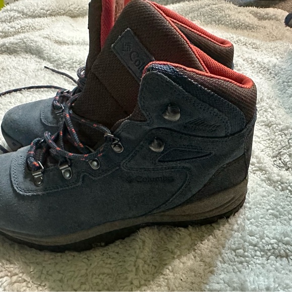 Columbia Red and Black Outdoor Shoes - Picture 5 of 6